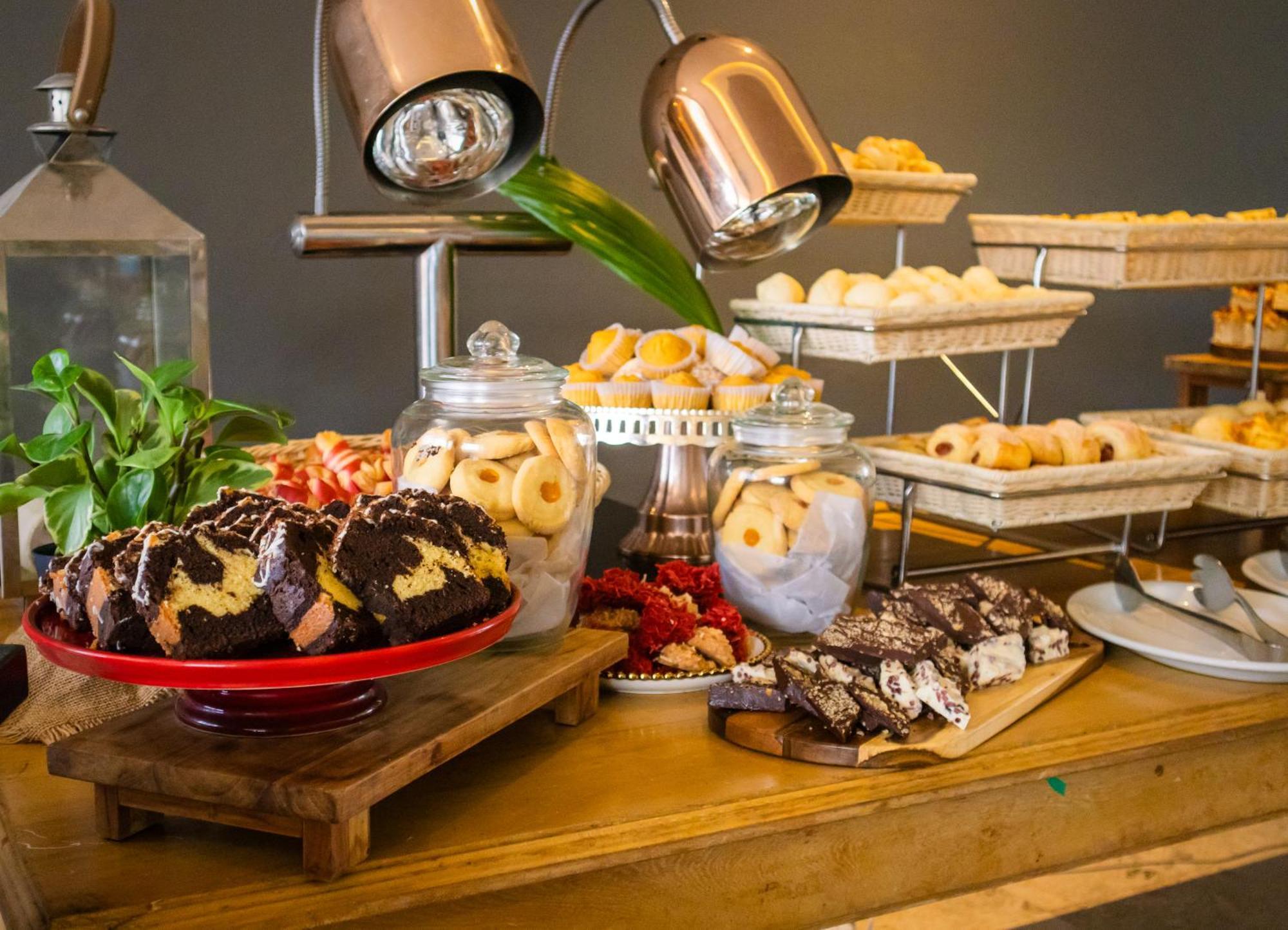 Hotel Caribe By Faranda Grand, A Member Of Radisson Individuals Cartagena Dış mekan fotoğraf A dessert buffet
